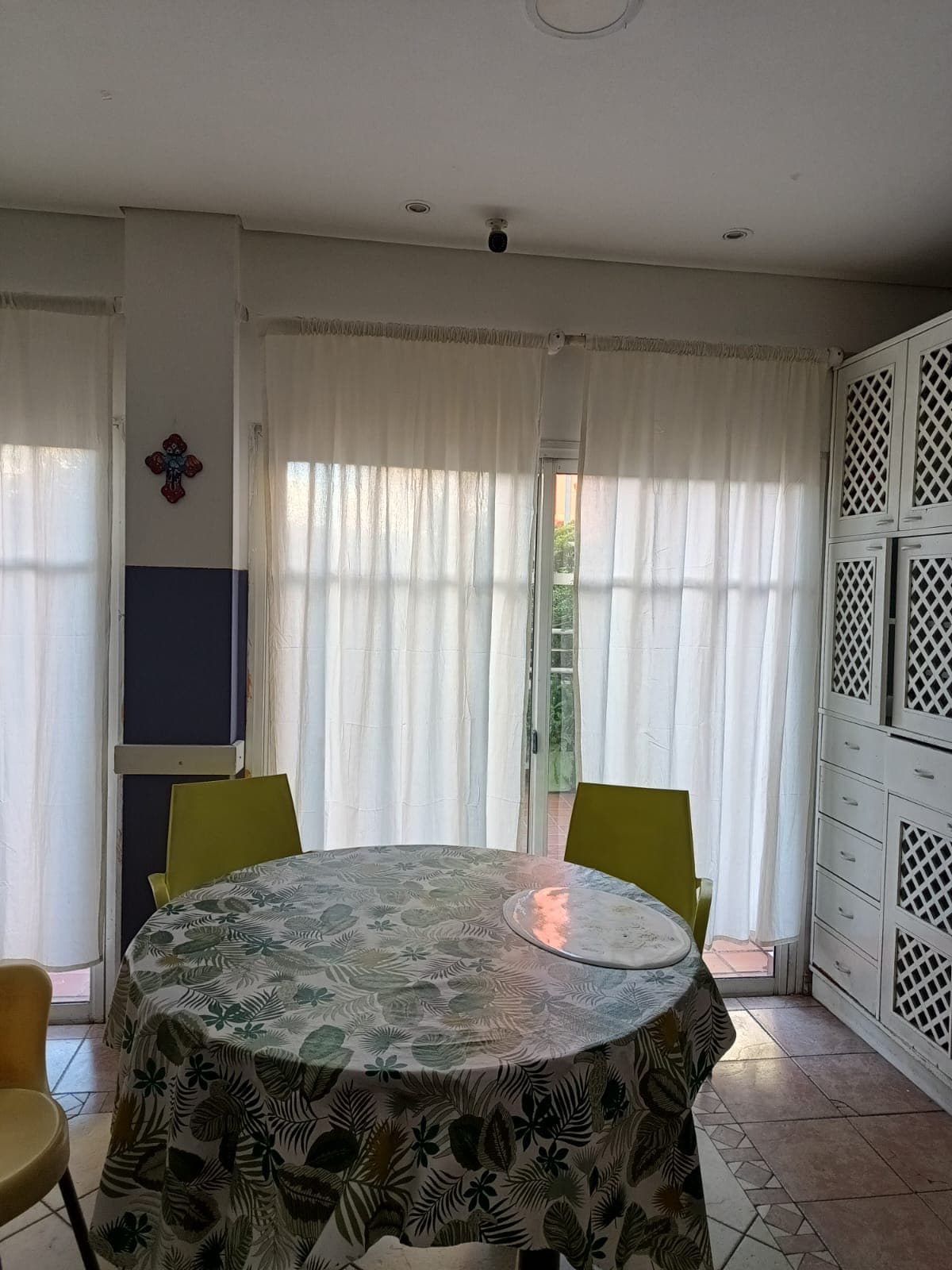Sala de lectura de la residencia geriátrica